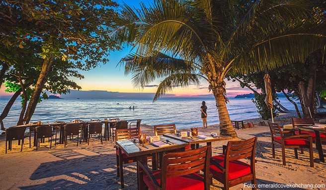 Der mondförmige Khlong Prao Beach ist der längeste Strand der Insel##Foto: emeraldcovekohchang.com Der mondförmige Khlong Prao Beach ist der längeste Strand der Insel