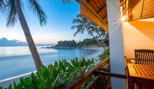 Chaweng Beach ist ein sechs Kilometer langer, feiner, weicher Sandstreifen mit Schatten spendenden Palmen##Foto: samuiparadise.com Chaweng Beach ist ein sechs Kilometer langer, feiner, weicher Sandstreifen mit Schatten spendenden Palmen