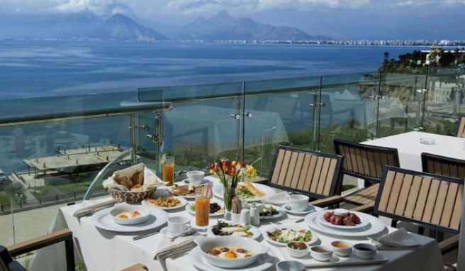 Das 35-Zimmer-Haus hat eine Frühstücksterrasse mit Meerblick##Foto: Prime Boutique Hotel Das 35-Zimmer-Haus hat eine Frühstücksterrasse mit Meerblick