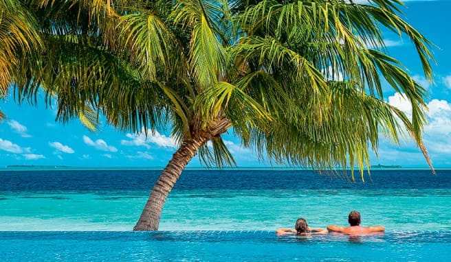 In den Sommerferien zieht es viele in die Tropen. Ein verregneter Urlaub ist oft die Folge. REISE & PREISE sagt, wo das Wetter trotz Regenzeit schön ist