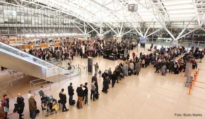 Startet der Flieger viel zu spät oder fällt ganz aus, weil das Sicherheitspersonal streikt, müssen Reisende nicht immer auf eine Entschädigung verzichten. Das zeigt ein Urteil des BGH