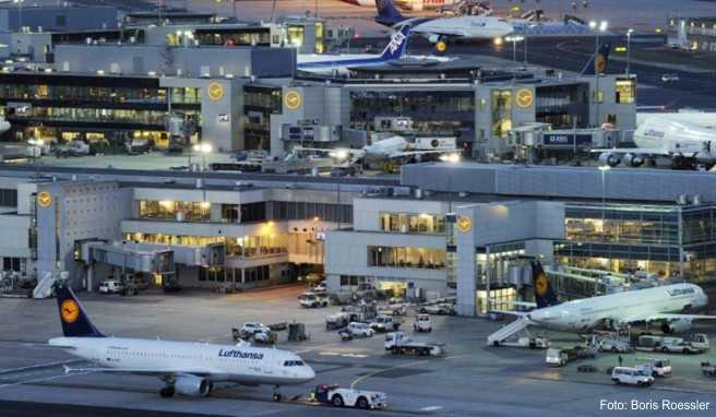 Am Flughafen Frankfurt/Main beträgt die Mindestumsteigezeit 45 Minuten. Flugreisende sollten dies bei ihrer Buchung berücksichtigen Am Flughafen Frankfurt/Main beträgt die Mindestumsteigezeit 45 Minuten. Flugreisende sollten dies bei ihrer Buchung berücksichtigen