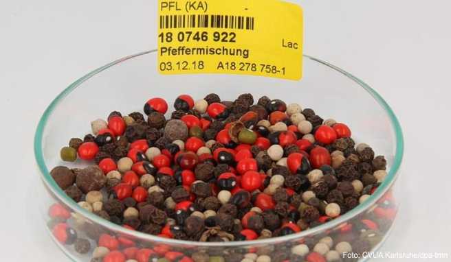 In einer bunten Pfeffermischung fallen die giftigen Paternostererbsen kaum auf