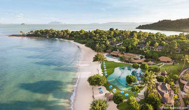 Das »The Naka Island, A Luxury Collection Resort« liegt auf einer kleinen Insel östlich von Phuket an einem herrlichen Privatstrand