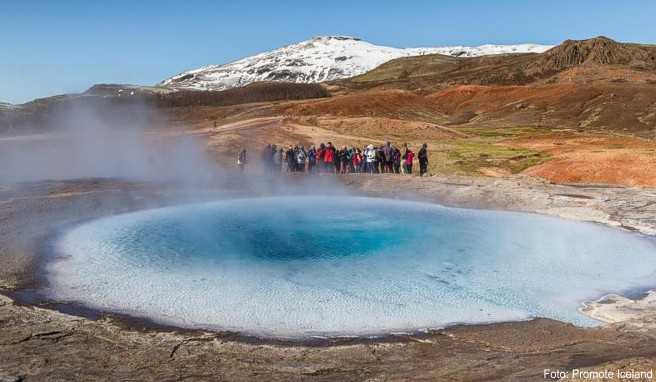 Mit Landschaften wie hier am Strokkur-Geysir lockt Island immer mehr Urlauber an