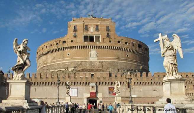 Die Engelsburg in Rom mal ganz ohne Gedränge davor - mit vielen City Pässen müssen Touristen nicht in der Schlange stehen