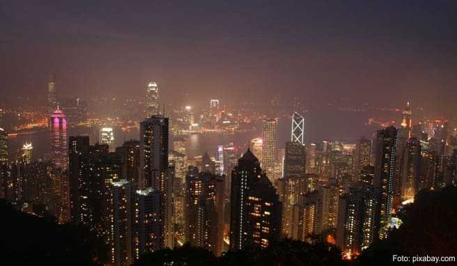 Der Ausblick auf Hongkong bei Nacht ist atemberaubend.