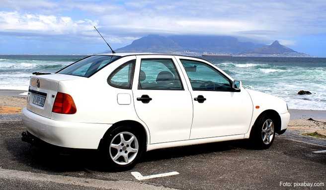 Urlauber sollten kleine oder große Schäden am Mietwagen nicht verschweigen. Denn das kann unangenehme Folgen haben