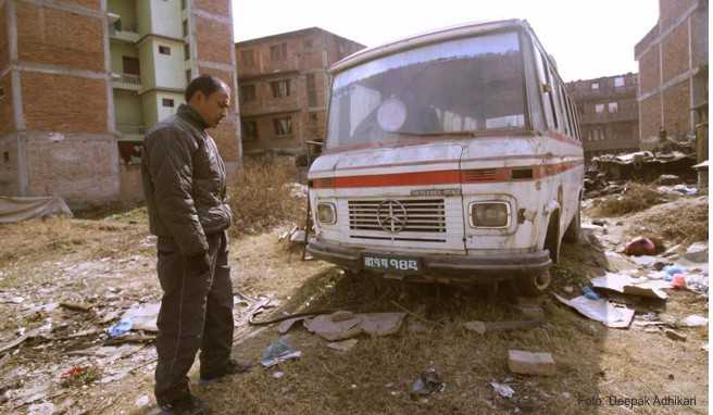 Busse, die älter als 20 Jahre sind, werden in Nepal nun aus dem Verkehr gezogen. Einst hatten sie europäische Besucher in die malerischen Hügelstädte gebracht
