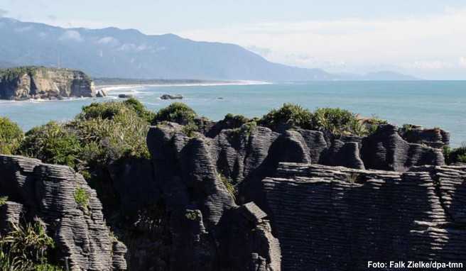 Wer neuseeländische Sehenswürdigkeiten wie die Pancake Rocks auf der Südinsel bestaunen möchte, muss ab dem 1. Oktober eine elektronische Reisegenehmigung - kurz NZeTA genannt - haben