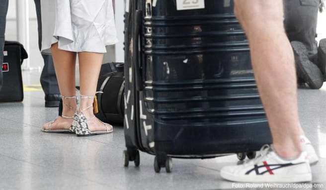 Die Corona-Pandemie ist noch nicht vorbei - daher ist das Reisen in diesem Jahr mit größeren Risiken behaftet als sonst