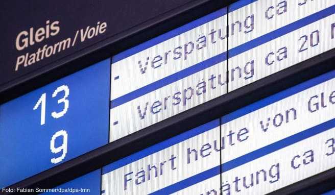 Wie verspätet darf ein Zug sein? Das Landgericht Frankfurt entschied, dass ein Reiseveranstalter die Folgekosten tragen muss, wenn Kunden mit einem «Rail & Fly»-Ticket am Flughafen knapp eine Stunde und 40 Minuten später ankommen als geplant