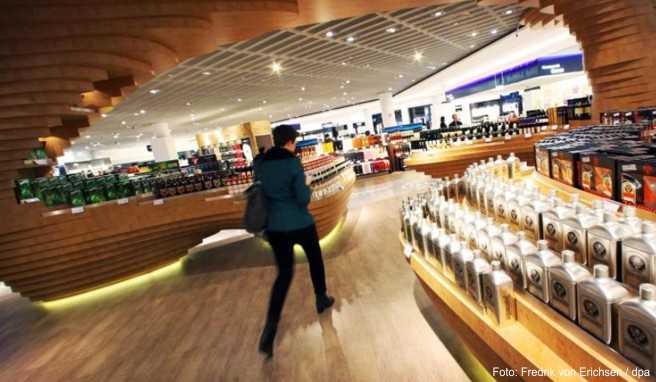 Das Shopping vor dem Abflug sollte nicht zu lange dauern. Denn wer zu spät zum Boarding kommt, wird unter Umständen nicht mehr mitgenommen - auch wenn das Flugzeug noch am Terminal steht