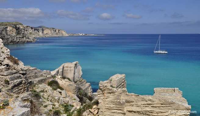 Favignana gehört zu den Ägadischen Inseln im Mittelmeer vor Sizilien. Ein Tagesausflug lohnt sich