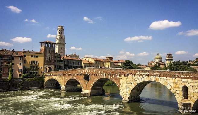 Noch ist von dem Festspiel-Trubel bei einem Spaziergang durch die Stadt nicht viel zu spüren