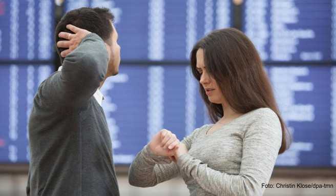 Reisemangel: Verschiebt sich die Flugzeit bei einer Pauschalreise deutlich nach hinten, können Urlauber einen Preisnachlass fordern